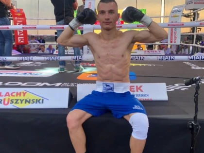 Arădeanul Cosmin Neagu a debutat spectaculos în boxul profesionist
