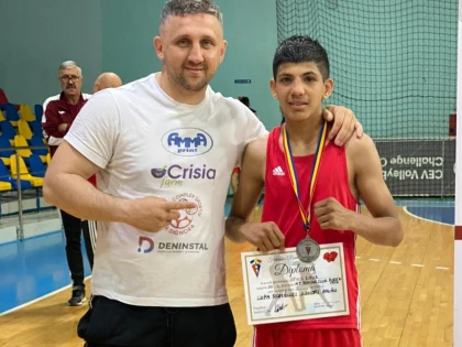 Arădeanul Ruben Stoia, cooptat în staff-ul lotului naţional de cadeţi la box