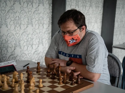 Arădeanul Vlad Miculiț a câștigat turneul amatorilor la Festivalul de Șah din Arad. Competiția „greilor" se încheie miercuri seara
