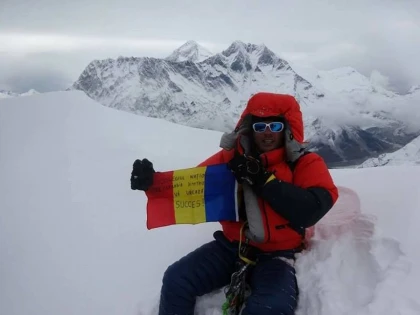 ARĂDEANUL ZSOLT TOROK A DUS TRICOLORUL PE VÂRFUL CHOLATSE