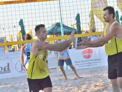 Arădenii au cucerit două medalii la Naţionalele de volei pe plajă