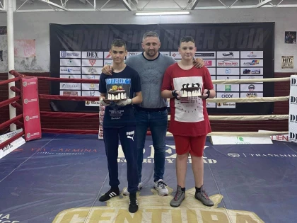 Aradul are doi pugilişti medaliaţi cu aur la Cupa României de cadeţi