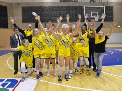Aradul câştigă derby-ul cu Satu Mare şi rămâne singura echipă neînvinsă din Liga Naţională de baschet! (FOTO)