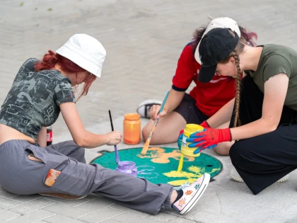 Aradul Colorat – Arta se mută pe stradă, în culori și joacă!