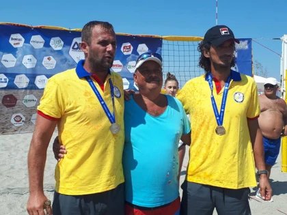 Aradul dă campioana şi vicecampioana naţională la volei pe plajă! Ştefan Gog savurează un titlu meritat (FOTO)