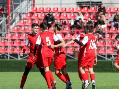 Aradul fotbalistic dă două campioane în sezonul regulat al Ligii Elitelor U15