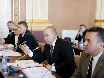 ARADUL RISCA SĂ RĂMÂNĂ FĂRĂ CĂLDURĂ. OPOZIȚIA A SALVAT DIN NOU CET-UL