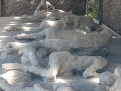 Arheologii au descoperit rămășițele a doi bărbați care au murit în erupția vulcanică ce a distrus vechiul oraș roman Pompei