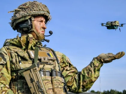 Armata britanică renunţă la oameni şi avioane în favoarea roboţilor şi a dronelor