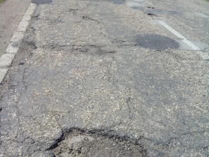 Aşa arată, în Arad, un drum judeţean proaspăt plombat!