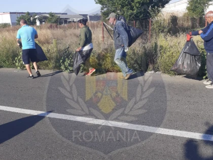 Asistații sociali și opt condamnați penal, puși la salubrizare