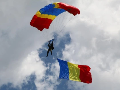 Astăzi este Ziua Paraşutiştilor Militari