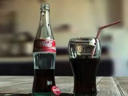 ASTAZI  SE IMPLINESC 129 DE ANI DE CAND LUMEA A FACUT CUNOSTINTA CU BAUTURA COCA-COLA