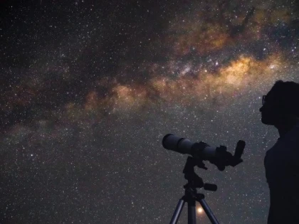Astronomii au reușit să „fotografieze” materia întunecată