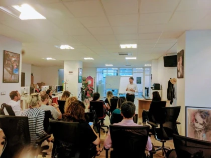 Atelier de voce, dicție și oratorie cu Andrei Țigănaș, la Biblioteca Județeană