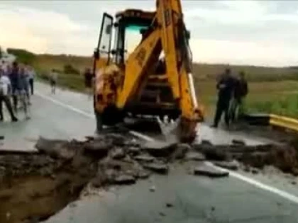 Atenţie, șoferi! Circulaţie blocată între Aluniş şi Frumuşeni