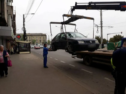 Atenție, șoferi ! Recons ridică mașinile parcate neregulamentar