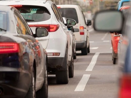 Atenție, șoferi! Schimbare de sens provizorie pe strada Şcoalei