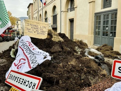 Atenţionare de călătorie în Franţa. Manifestaţiile fermierilor continuă, iar accesul spre Paris este blocat