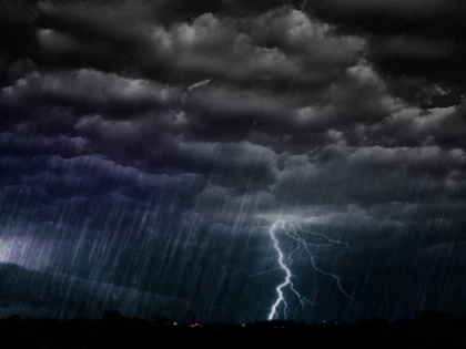 Atenţionare meteo ANM imediată de vijelii şi grindină, pentru localităţi din județul Arad