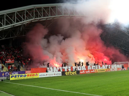 Atmosferă europeană la duelul cu campioana: coregrafie spectaculoasă a fanilor utiști din peluză!