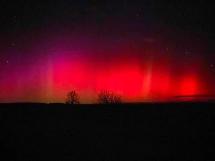 Aurora Boreală, vizibilă în această seară din mai multe județe, inclusiv Aradul