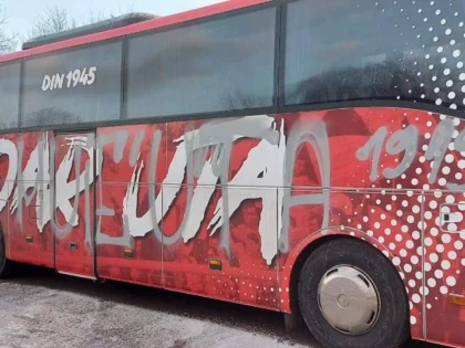 Autocarul UTA-ei a fost din nou vandalizat: autorii sunt suporterii lui “U” Cluj!