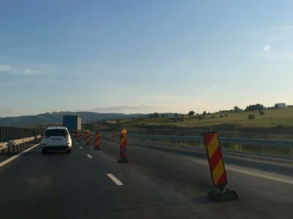 AUTOSTRADA ARAD -TIMISOARA SE ASFALTEAZA DIN NOU. LUCRARILE DAU CIRCULATIA PESTE CAP
