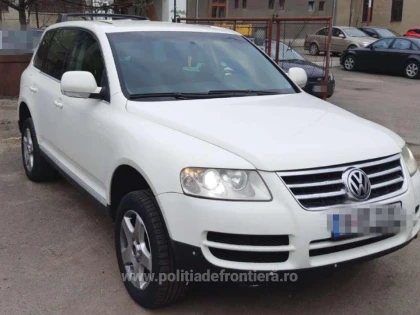 Autoturism căutat de autorităţile din Italia, descoperit de poliţiştii de frontieră arădeni
