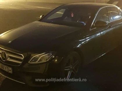 Autoturism dat în urmărire de autoritățile din Italia, descoperit în P.T.F. Nădlac II