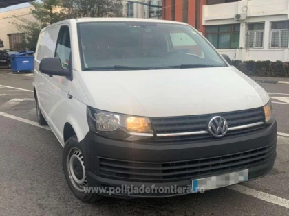 Autoutilitară căutată de autorităţile din Franţa, descoperită în vama Nădlac