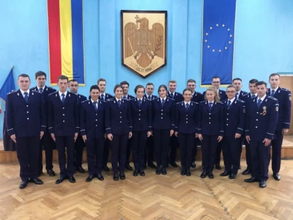 Avansări în grad la IPJ Arad. 21 de absolvenți au intrat în rândurile polițiștilor arădeni