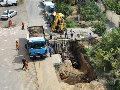 Avaria la o conductă importantă de apă, remediată pe strada Vrancei
