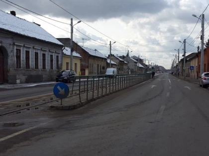 AVEM TRAMVAIE DE MILIOANE DE EURO, DAR CALATORII ASTEAPTA IN PLOAIE