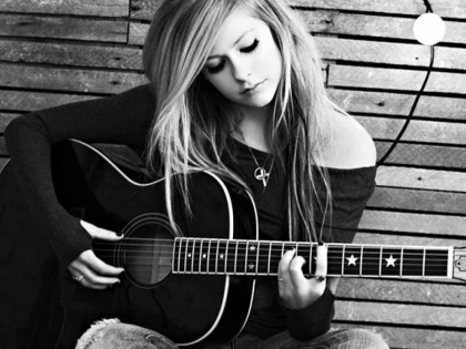 Avril Lavigne, declarată ”cea mai periculoasă celebritate”