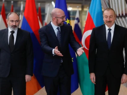Azerbaidjanul refuză negocieri de pace cu Armenia care să aibă loc în prezenţa preşedintelui francez Macron