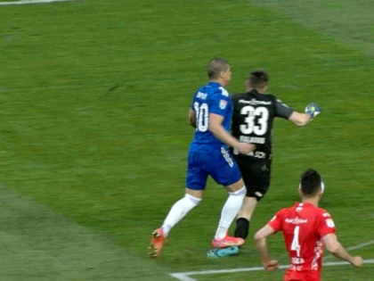 Balauru îl trimite pe arbitru la "mici şi bere", iar Miculescu a semnat una din marile ratări ale campionatului!