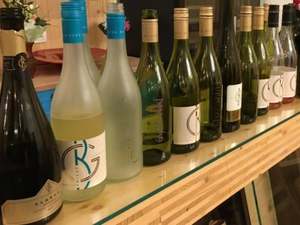 Balla Geza a donat 700 de sticle de vin cadrelor medicale arădene, cu ocazia sărbătorilor