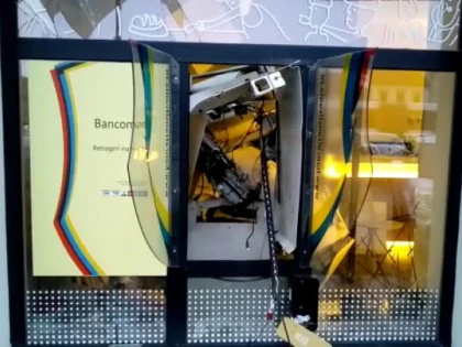 Bancomat aruncat în aer pe Calea Timișorii, în această dimineață! Hoții au fugit cu banii