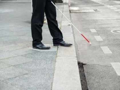 BANI MAI MULTI PENTRU INSOTITORII PERSOANELOR CU HANDICAP VIZUAL GRAV