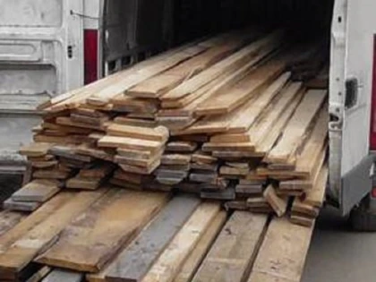 Bărbat din Livada, prins transportând ilegal cherestea