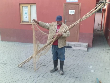 Bărbat din Pecica, prins de jandarmi în timp ce pescuia cu unelte interzise