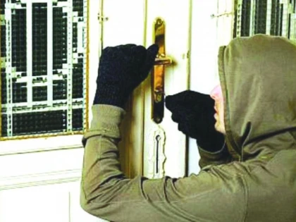 Bărbat din Șepreuș, prins după ce a furat 2.400 de lei din casa unui bătrân