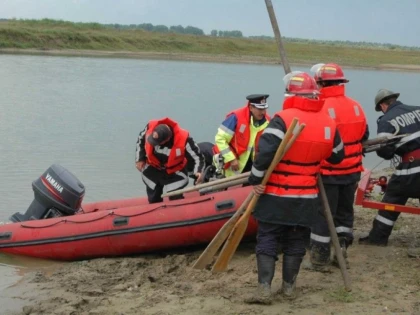 BĂRBAT DISPĂRUT ÎN APELE MUREȘULUI, CĂUTAT DE POMPIERI
