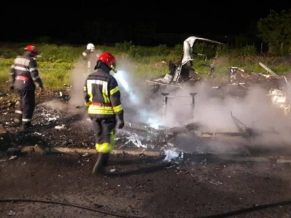 Bărbatul care a incendiat cele trei rulote s-a predat la poliție
