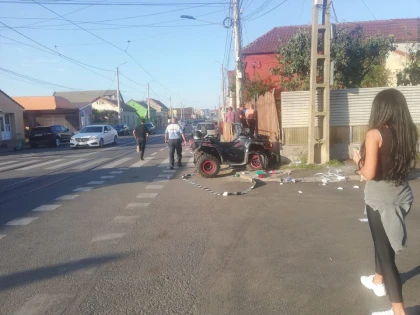 Bărbatul care a lovit cu mopedul un copil de trei ani și pe mama sa, s-a predat după o oră și jumătate