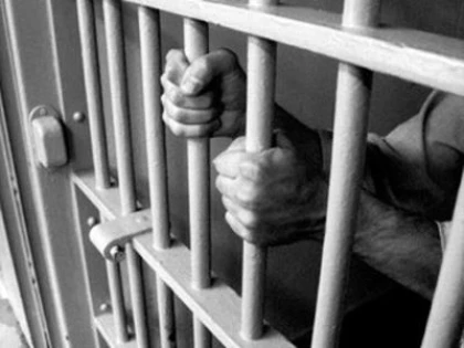 Bărbatul care şi-a înjunghiat fosta iubită şi pe fratele acesteia, condamnat la 15 ani şi opt luni de închisoare