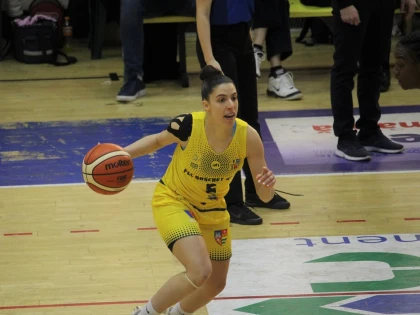 Baschetbalista Aradului, Veatriki Akathiotou, se remarcă la Europeanul ţărilor mici