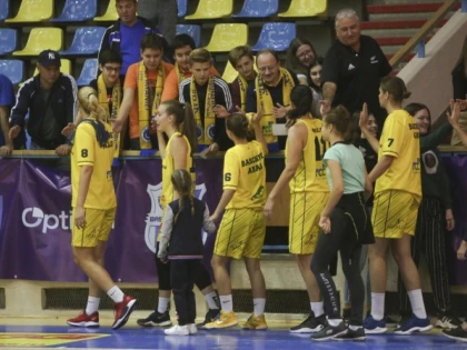 Baschetbalistele Aradului aşteaptă revenirea în sală (FOTO)