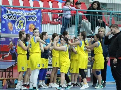 Baschetbalistele de la CSȘ Gloria au avut bilanț pozitiv la primul lor turneu U13